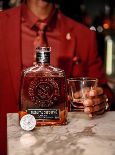Bisquit & Dubouché cognac neat pour